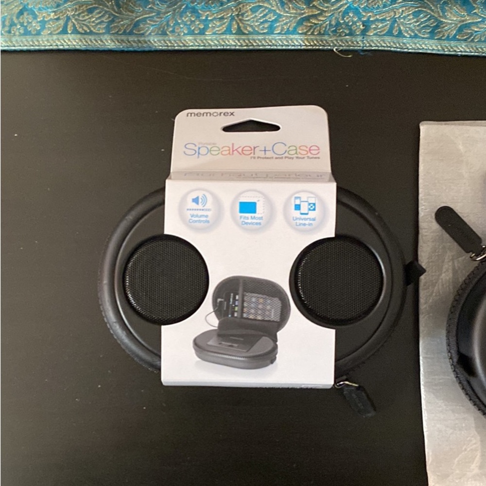 Memorex Speaker+Case - Picture 4 of 5